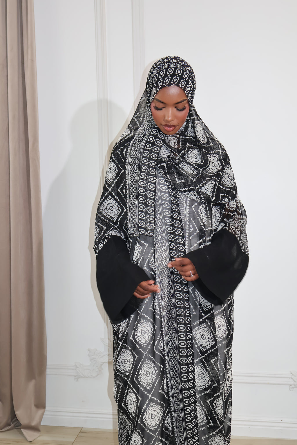 Floral Abaya - Black